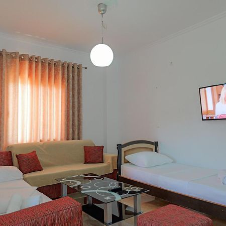 Guesthouse Moonlight Downtown Ксамил Екстериор снимка