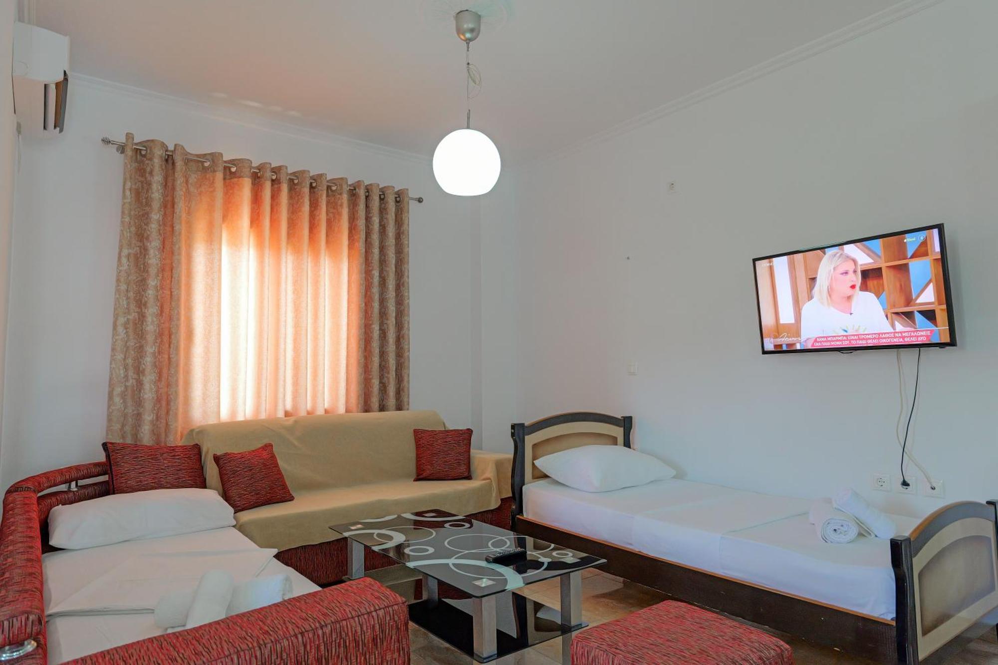 Guesthouse Moonlight Downtown Ксамил Екстериор снимка