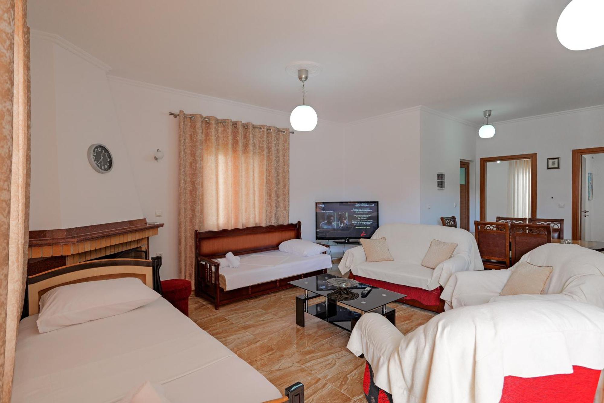 Guesthouse Moonlight Downtown Ксамил Екстериор снимка
