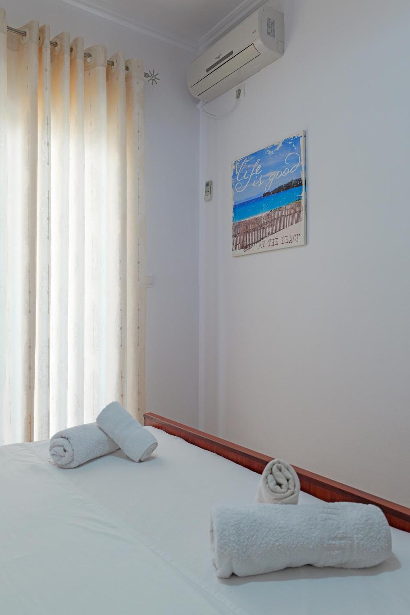 Guesthouse Moonlight Downtown Ксамил Екстериор снимка