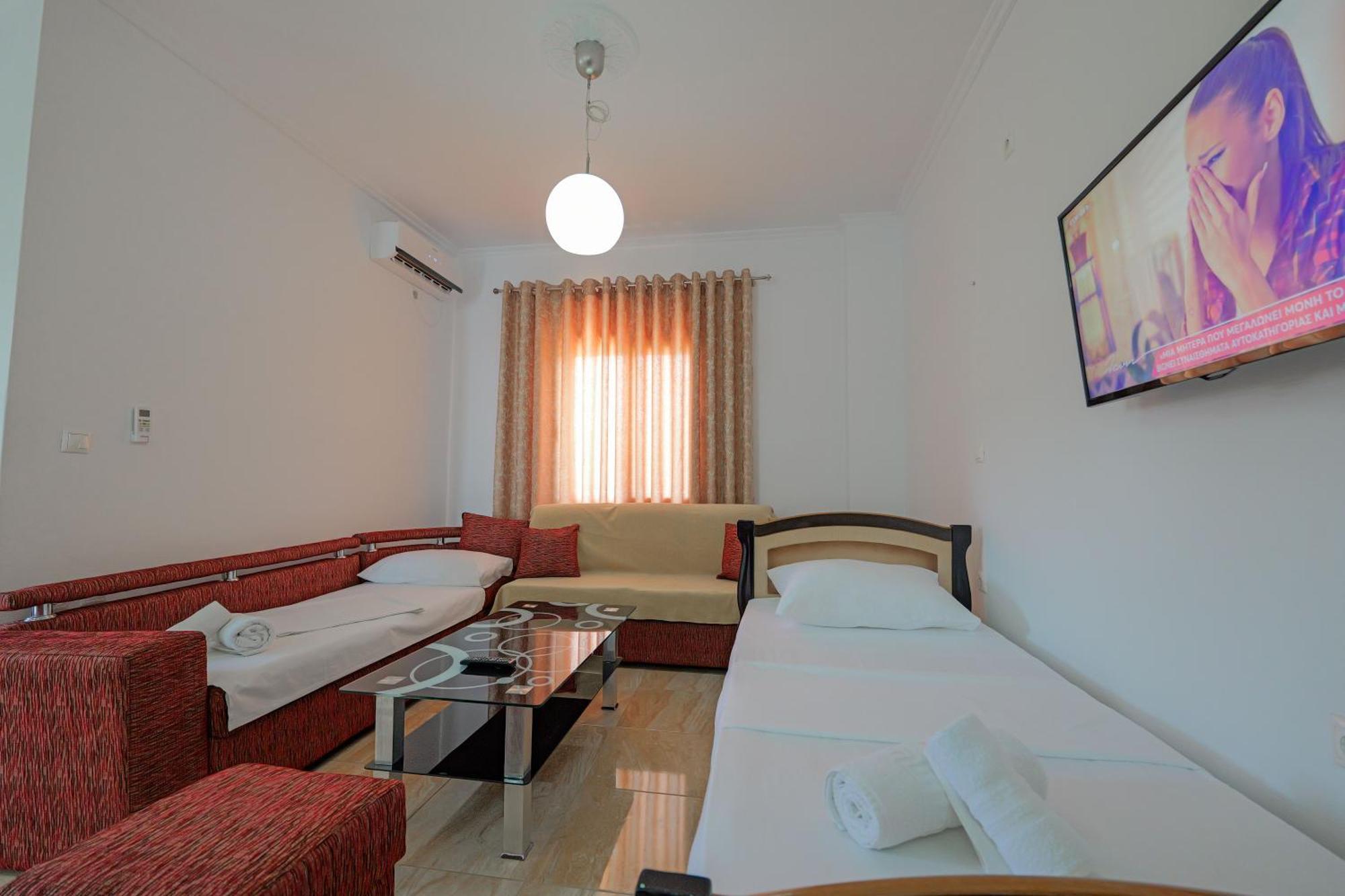 Guesthouse Moonlight Downtown Ксамил Екстериор снимка