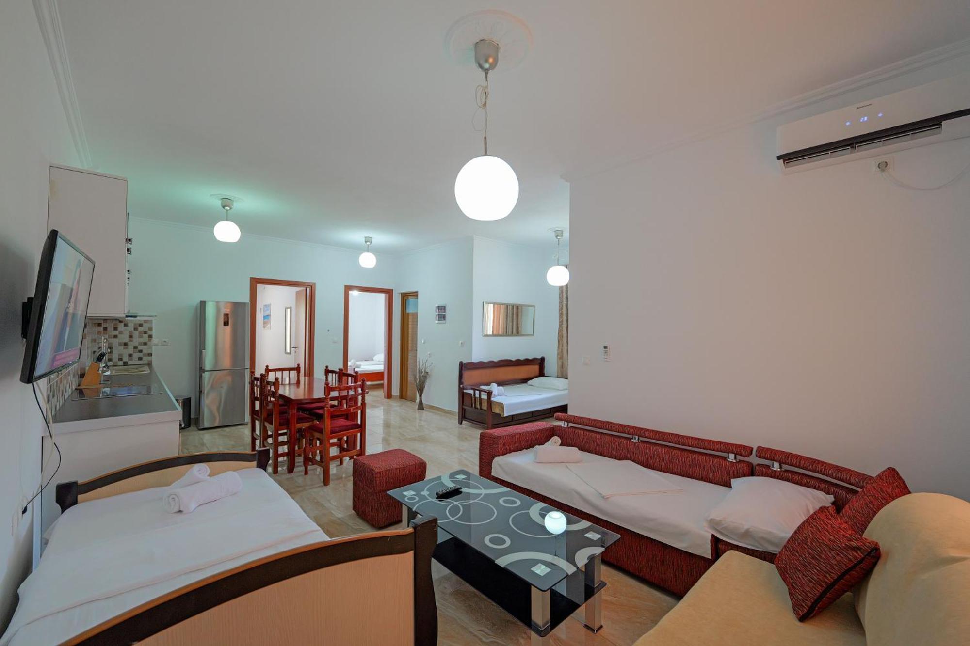 Guesthouse Moonlight Downtown Ксамил Екстериор снимка