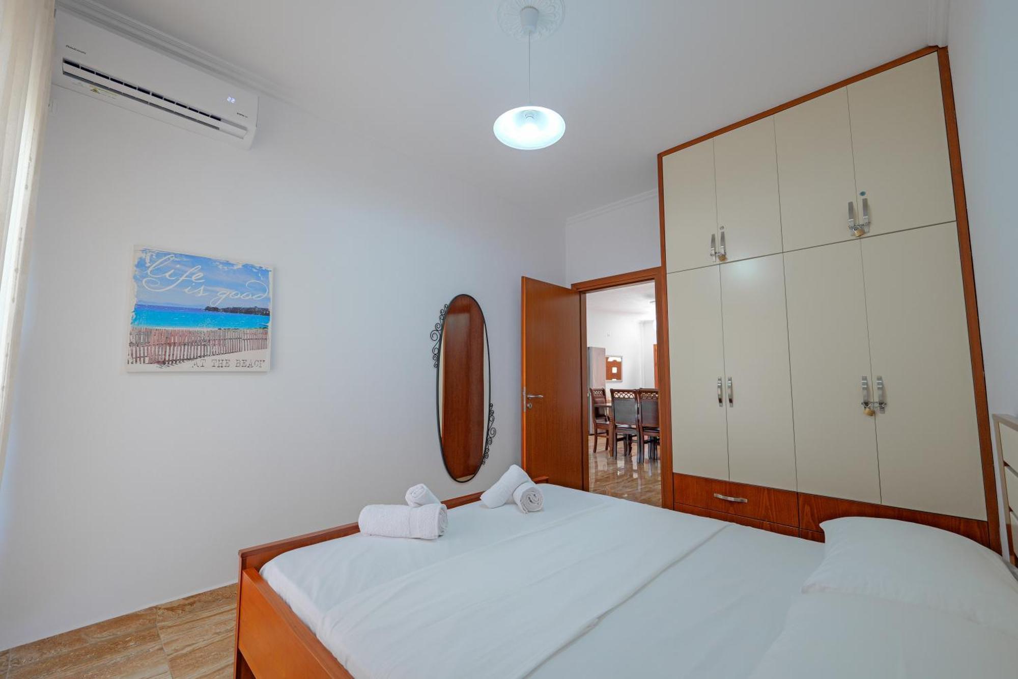 Guesthouse Moonlight Downtown Ксамил Екстериор снимка