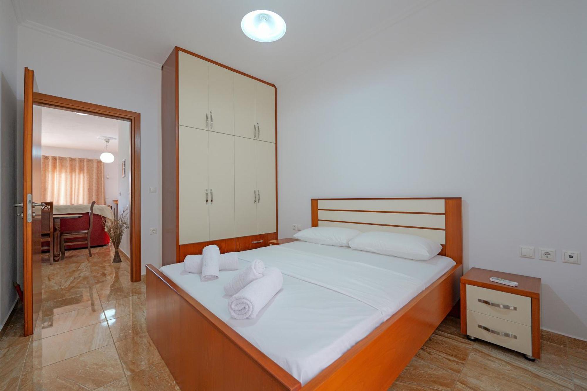 Guesthouse Moonlight Downtown Ксамил Екстериор снимка