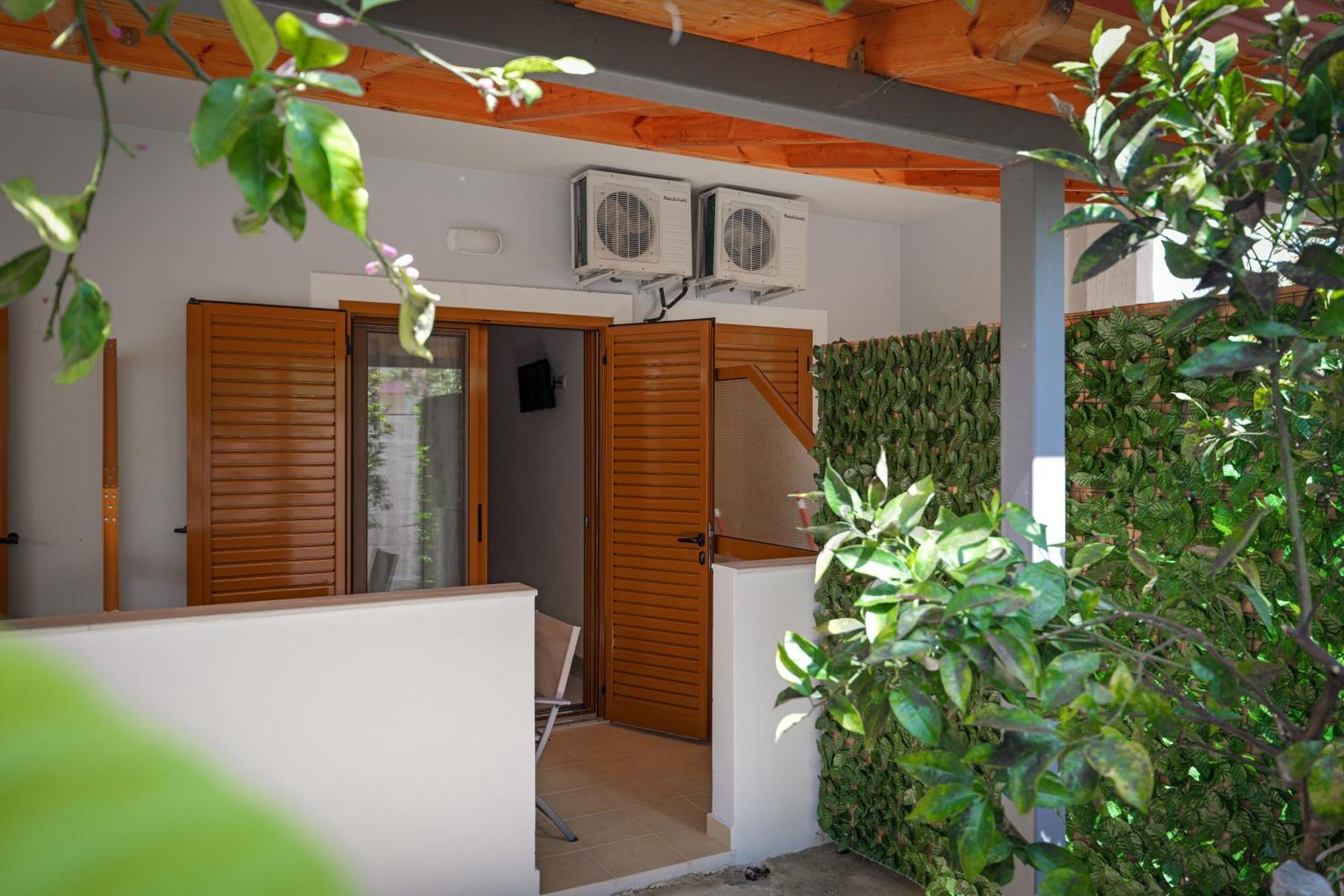 Guesthouse Moonlight Downtown Ксамил Екстериор снимка