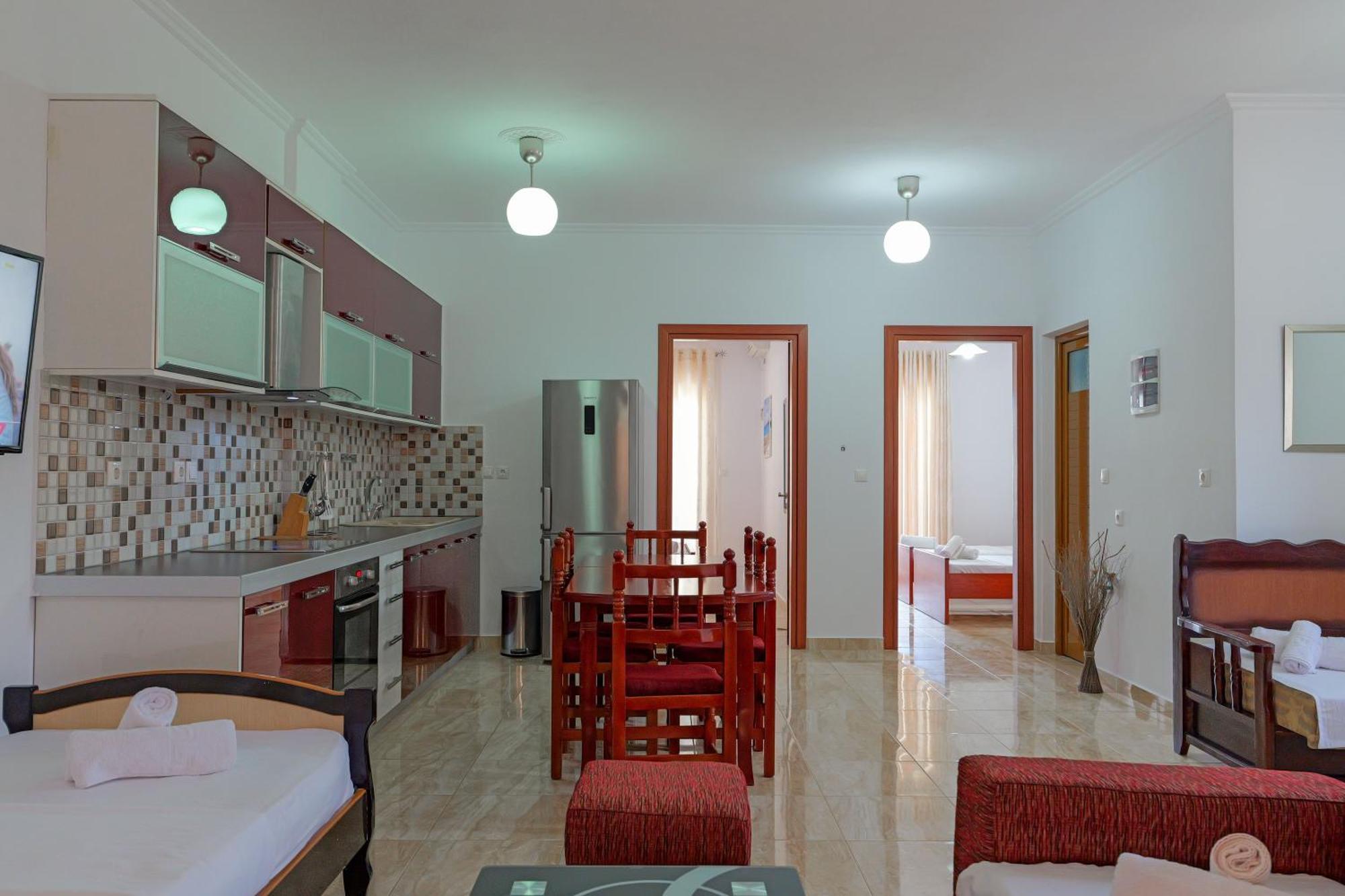 Guesthouse Moonlight Downtown Ксамил Екстериор снимка
