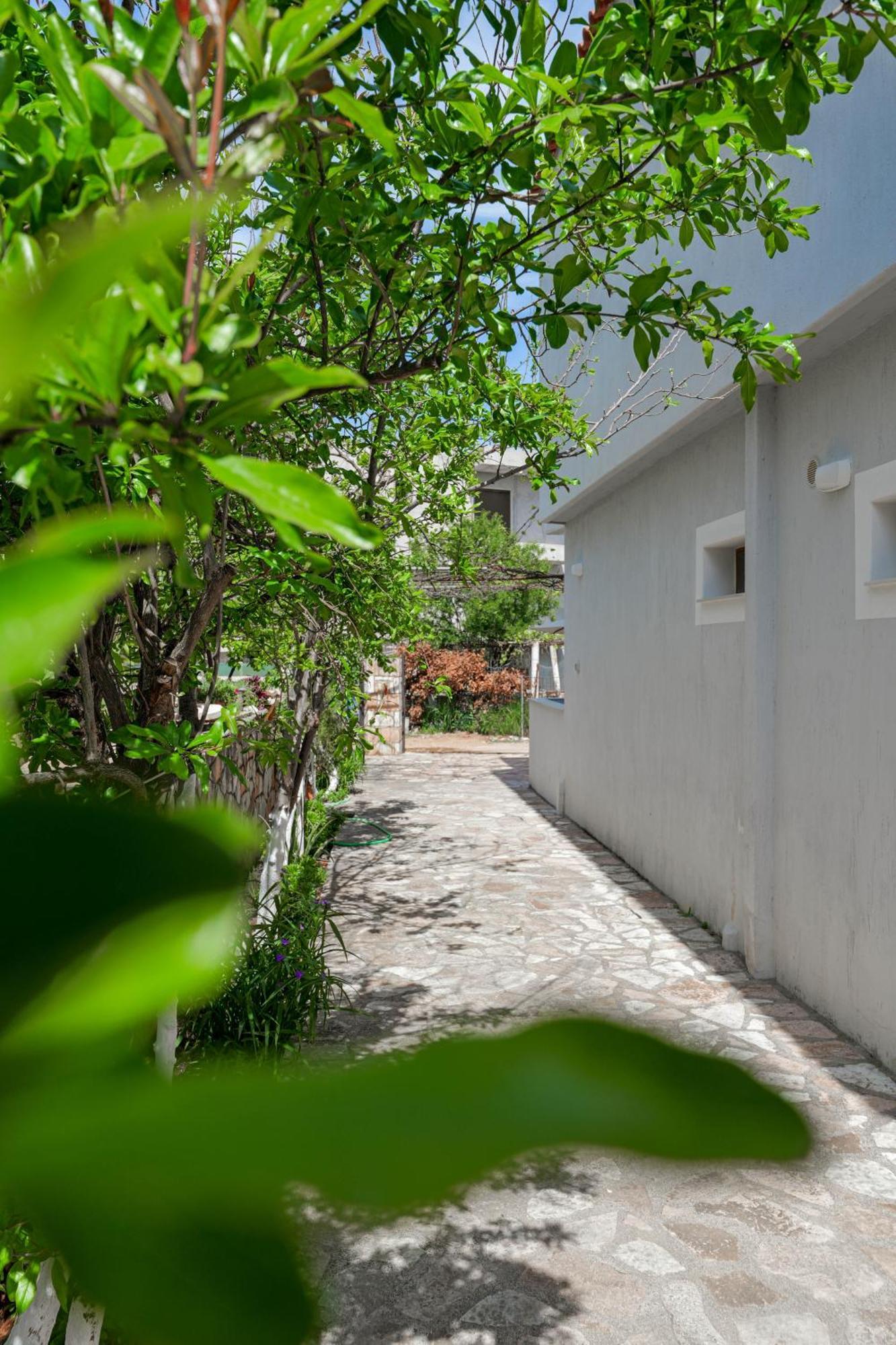 Guesthouse Moonlight Downtown Ксамил Екстериор снимка