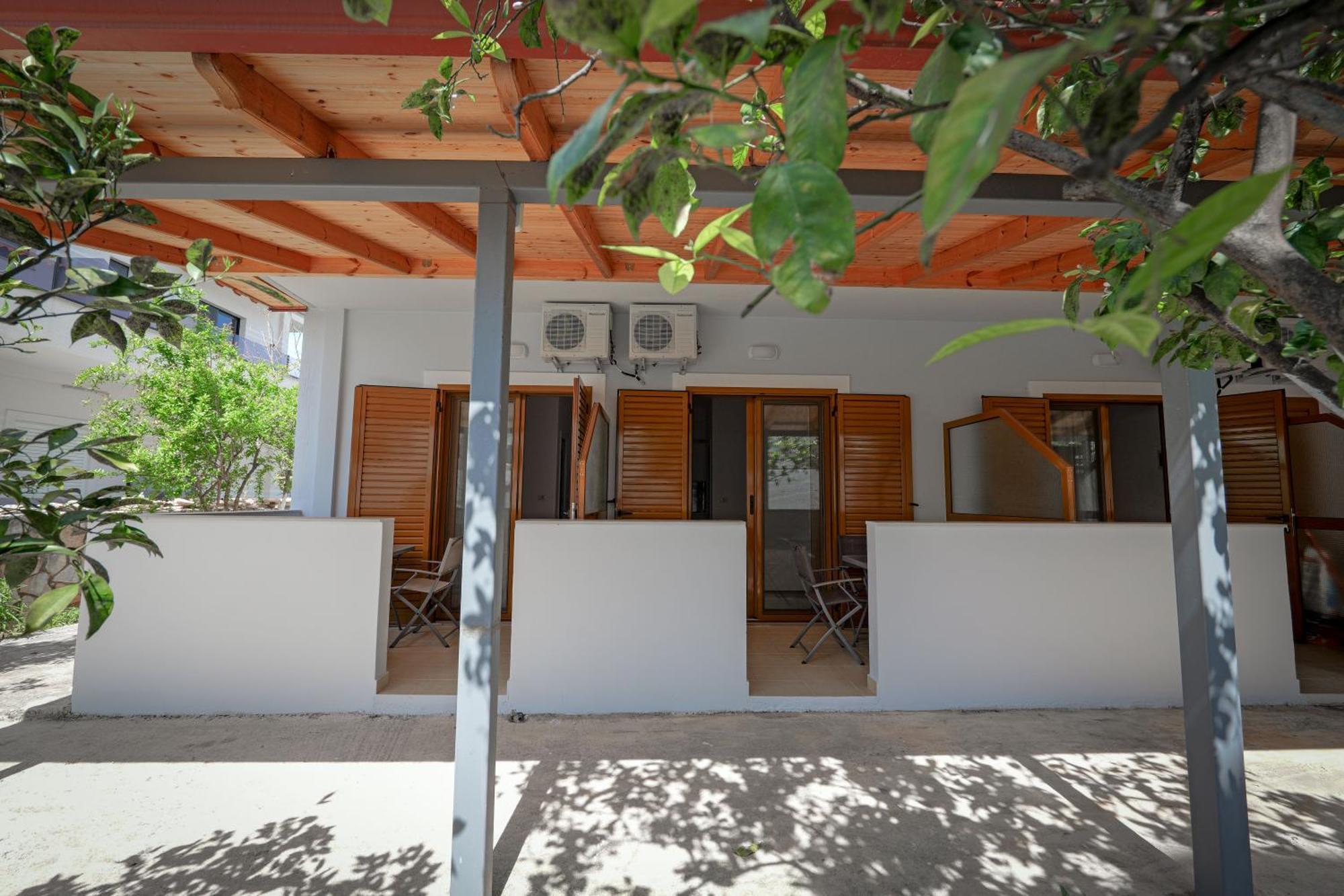 Guesthouse Moonlight Downtown Ксамил Екстериор снимка