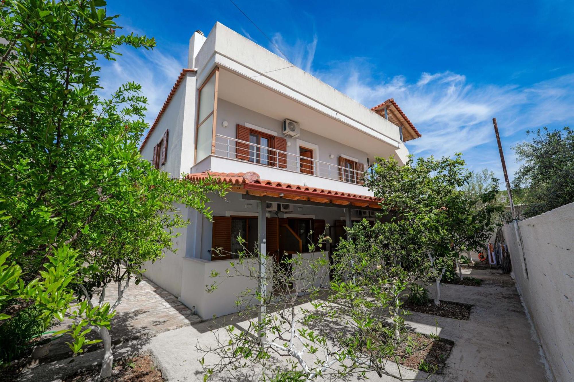 Guesthouse Moonlight Downtown Ксамил Екстериор снимка