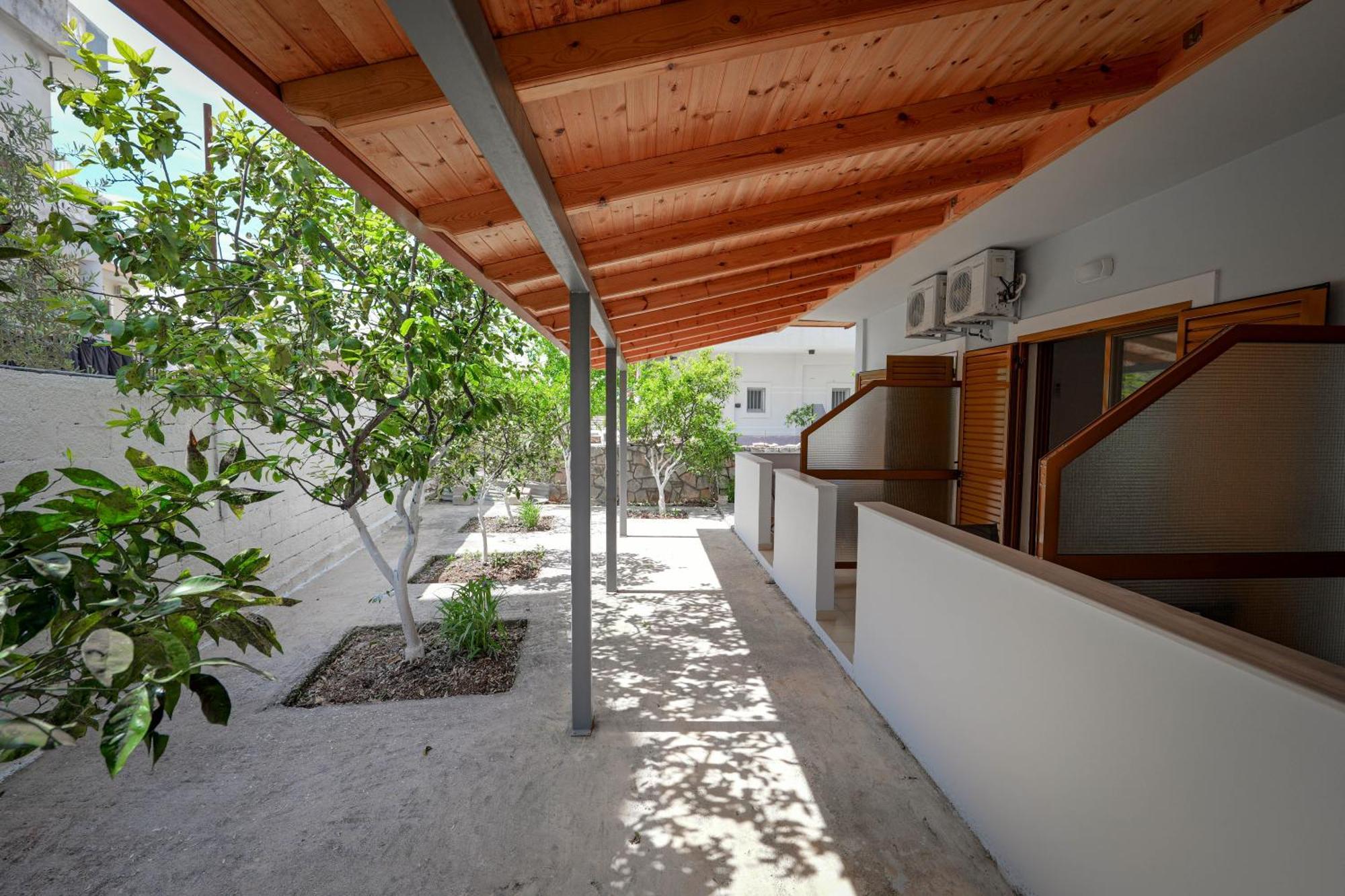 Guesthouse Moonlight Downtown Ксамил Екстериор снимка
