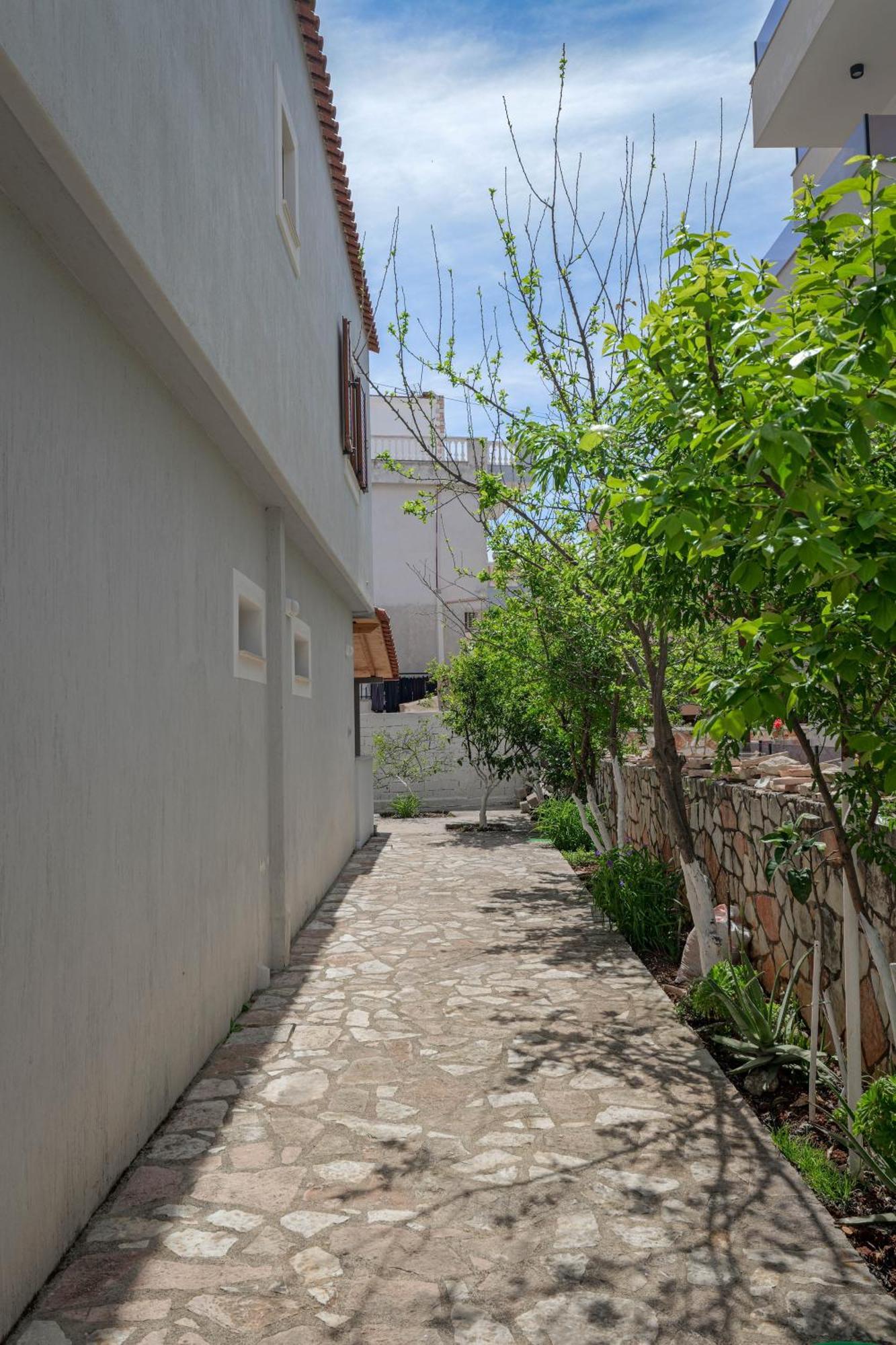 Guesthouse Moonlight Downtown Ксамил Екстериор снимка