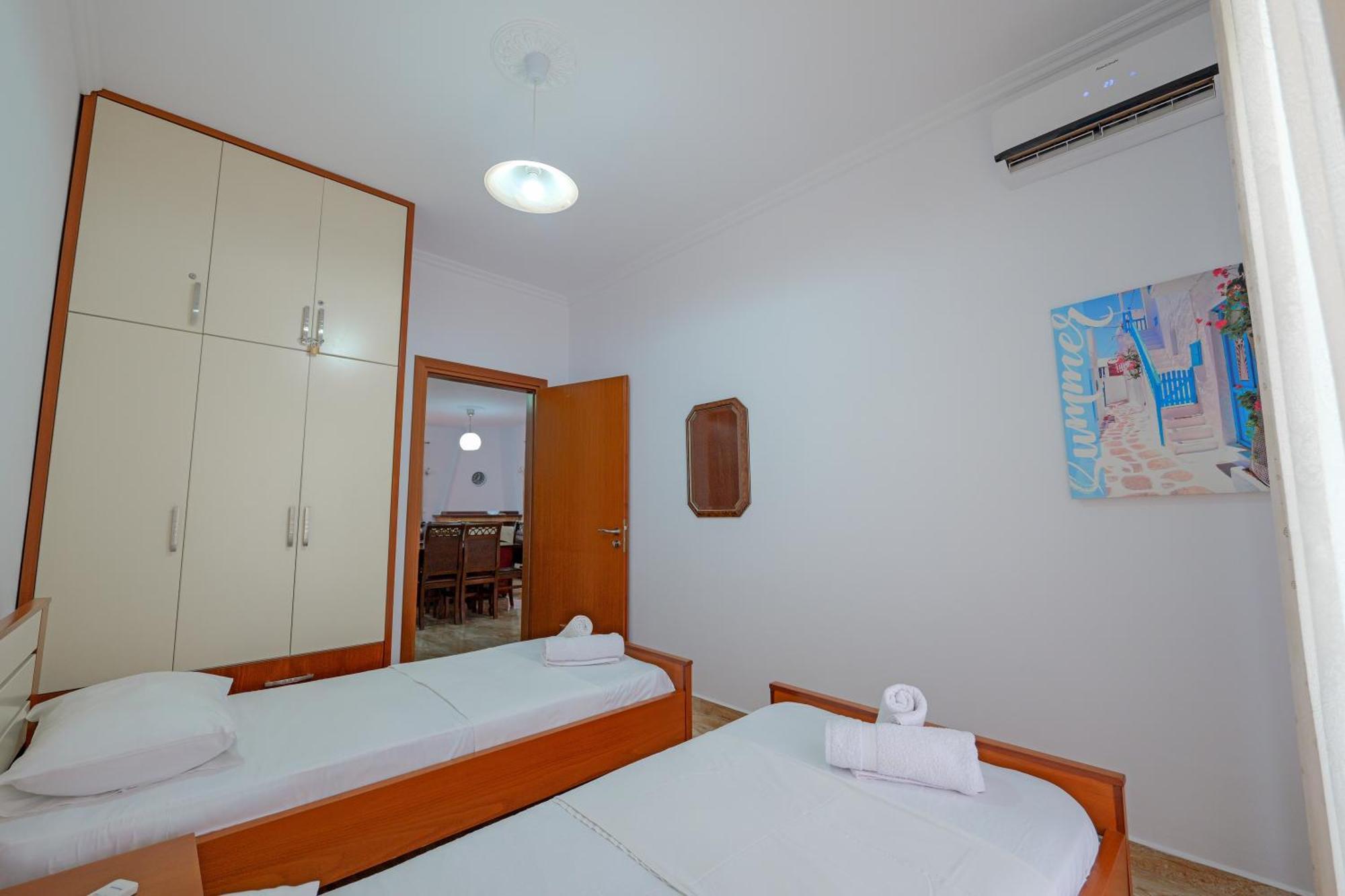 Guesthouse Moonlight Downtown Ксамил Екстериор снимка