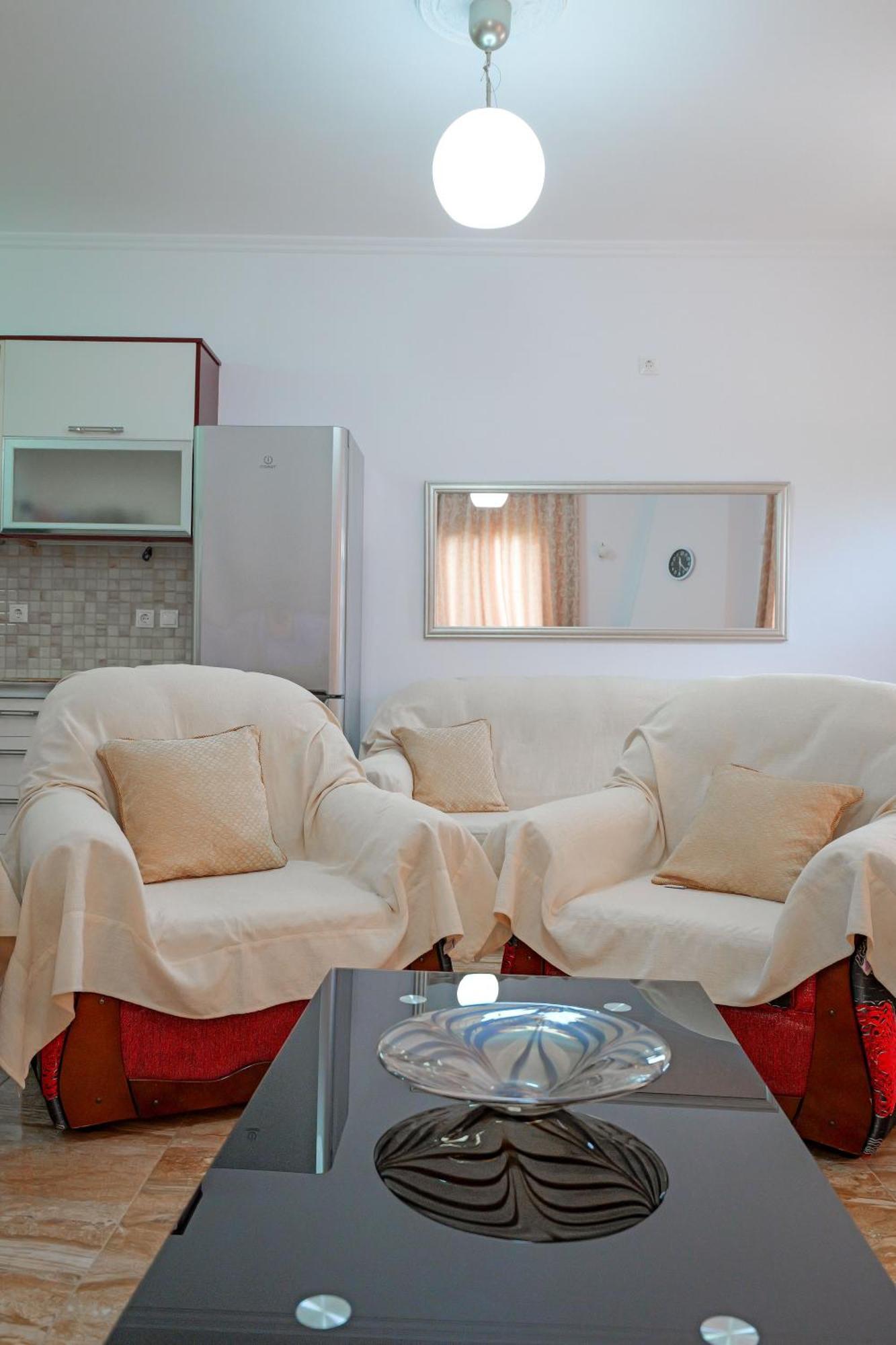 Guesthouse Moonlight Downtown Ксамил Екстериор снимка