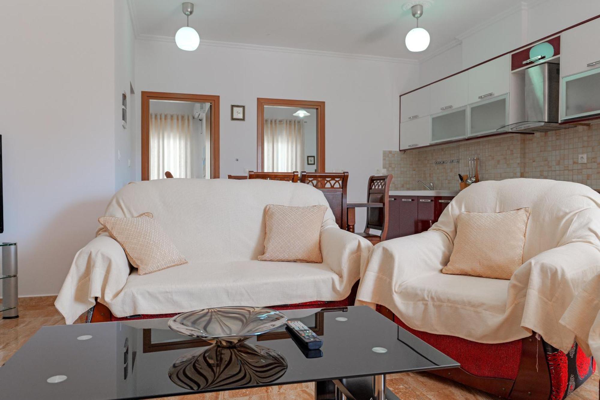 Guesthouse Moonlight Downtown Ксамил Екстериор снимка