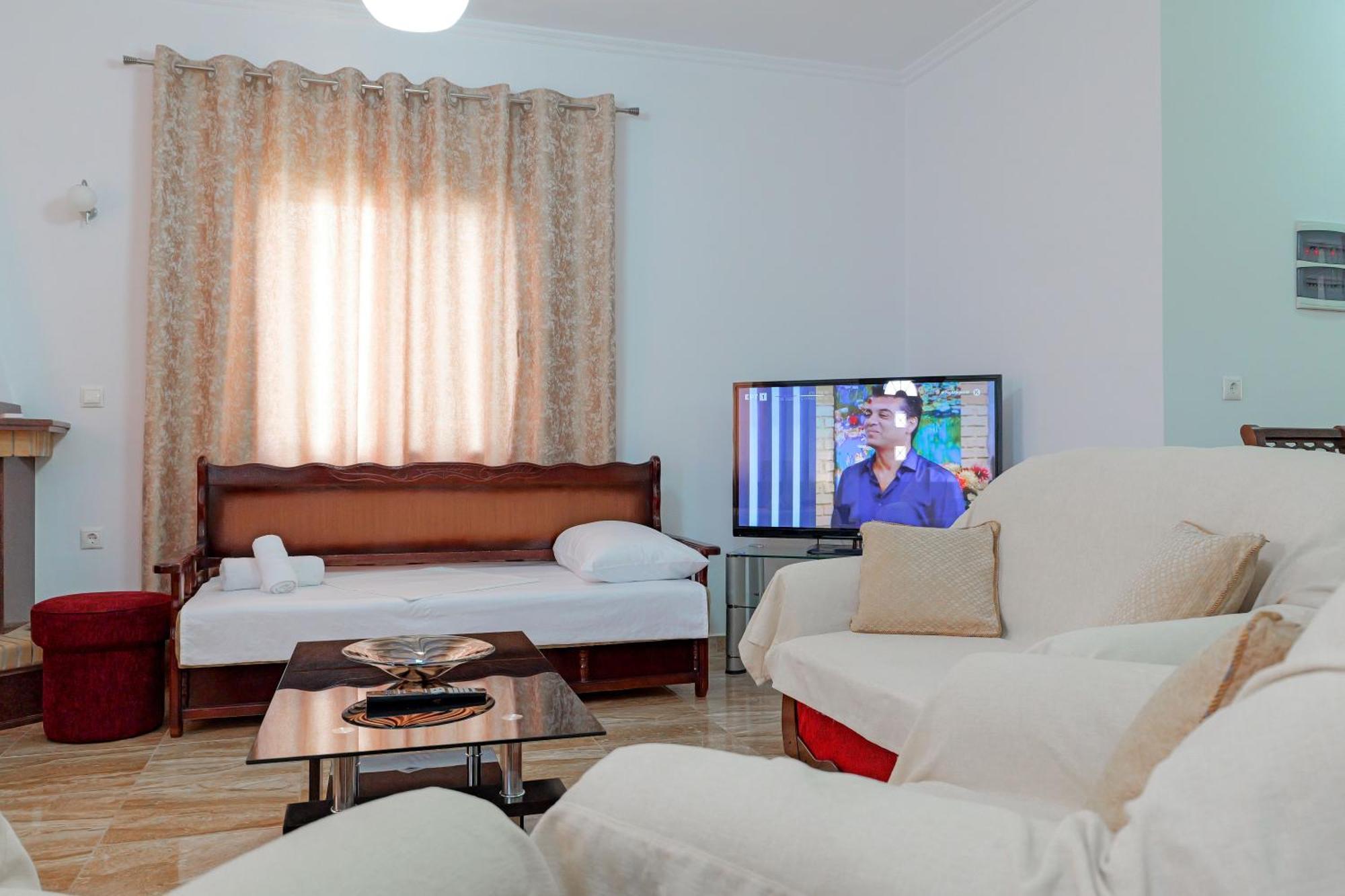 Guesthouse Moonlight Downtown Ксамил Екстериор снимка