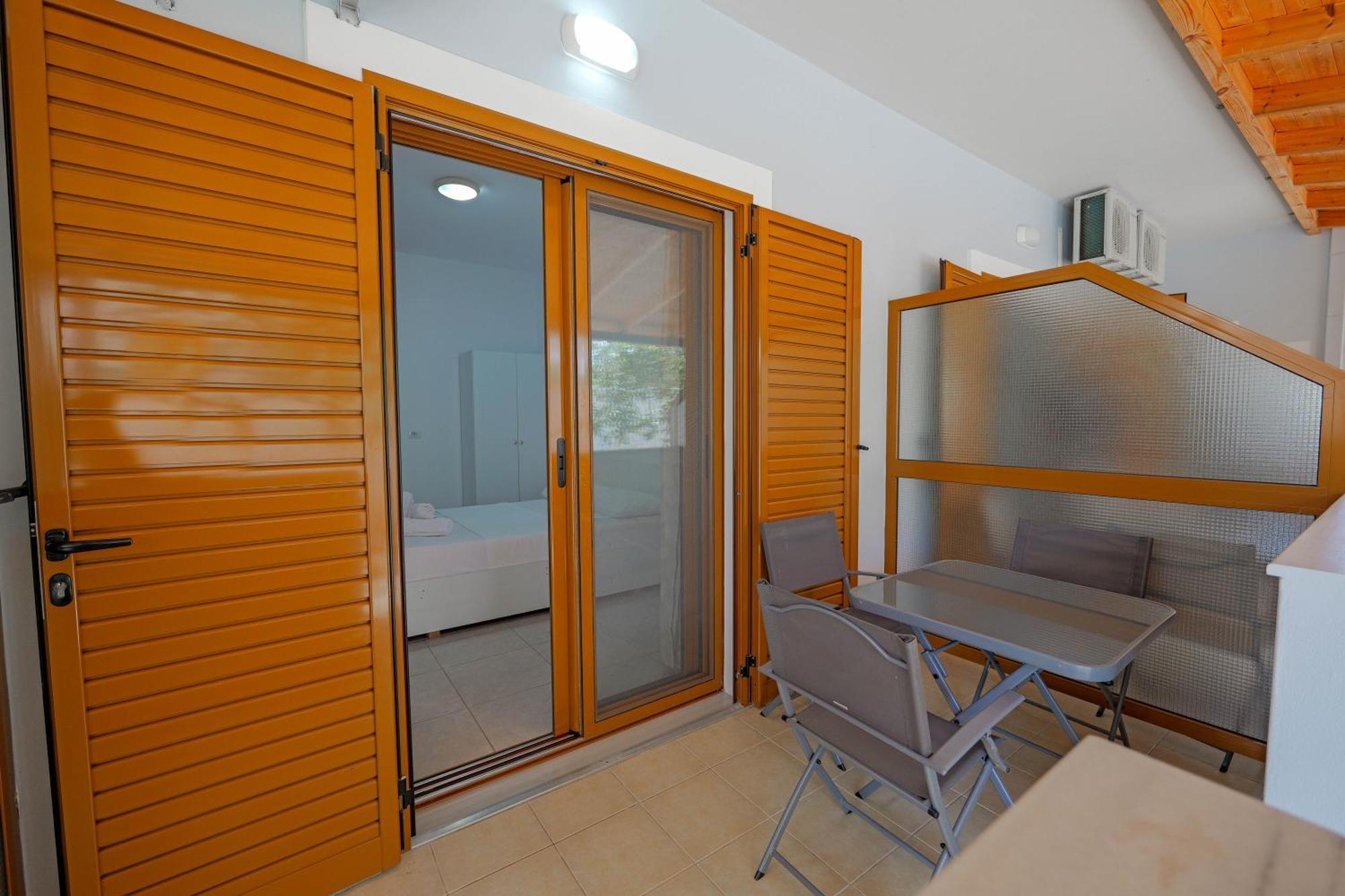 Guesthouse Moonlight Downtown Ксамил Екстериор снимка
