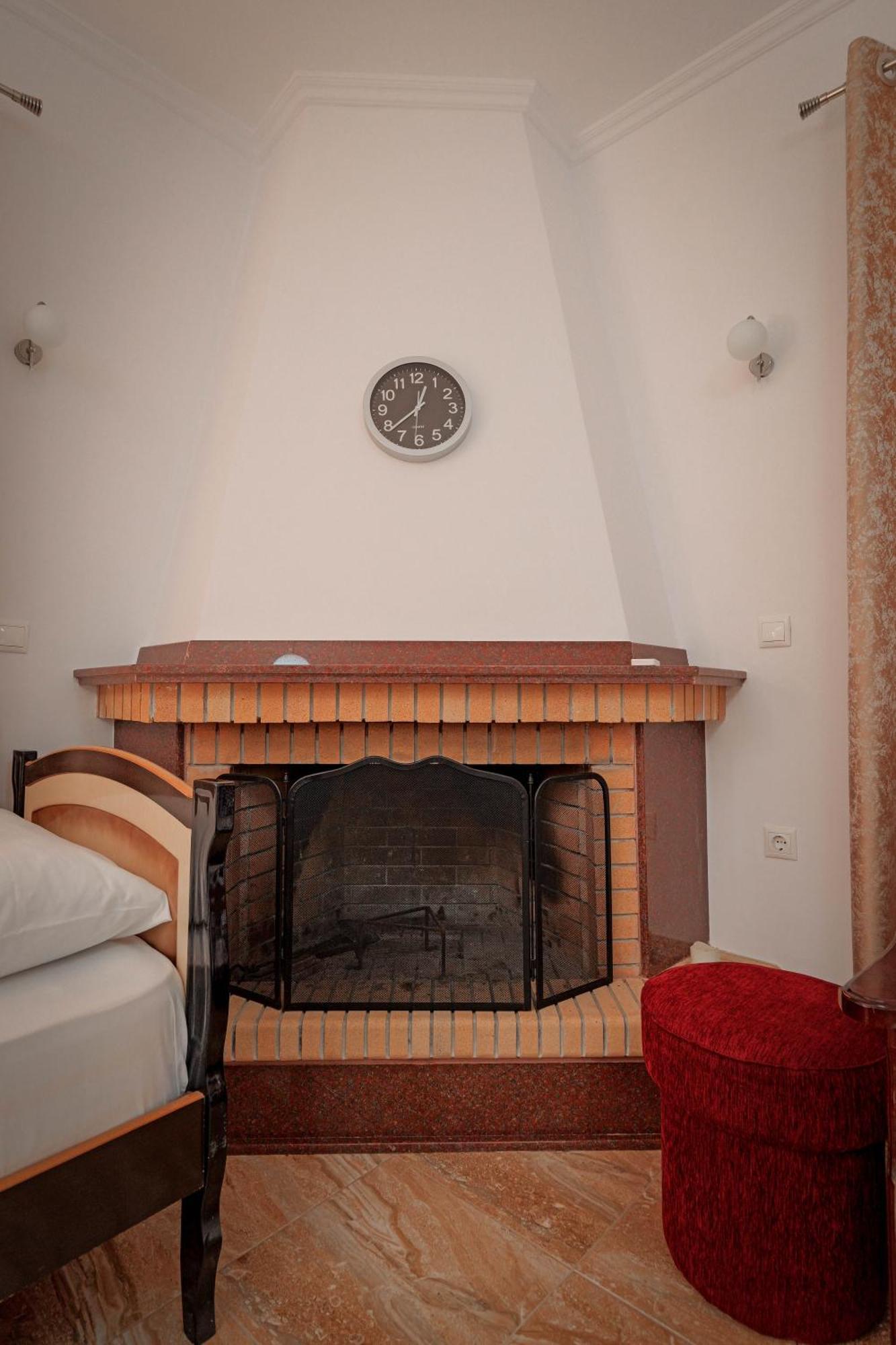 Guesthouse Moonlight Downtown Ксамил Екстериор снимка